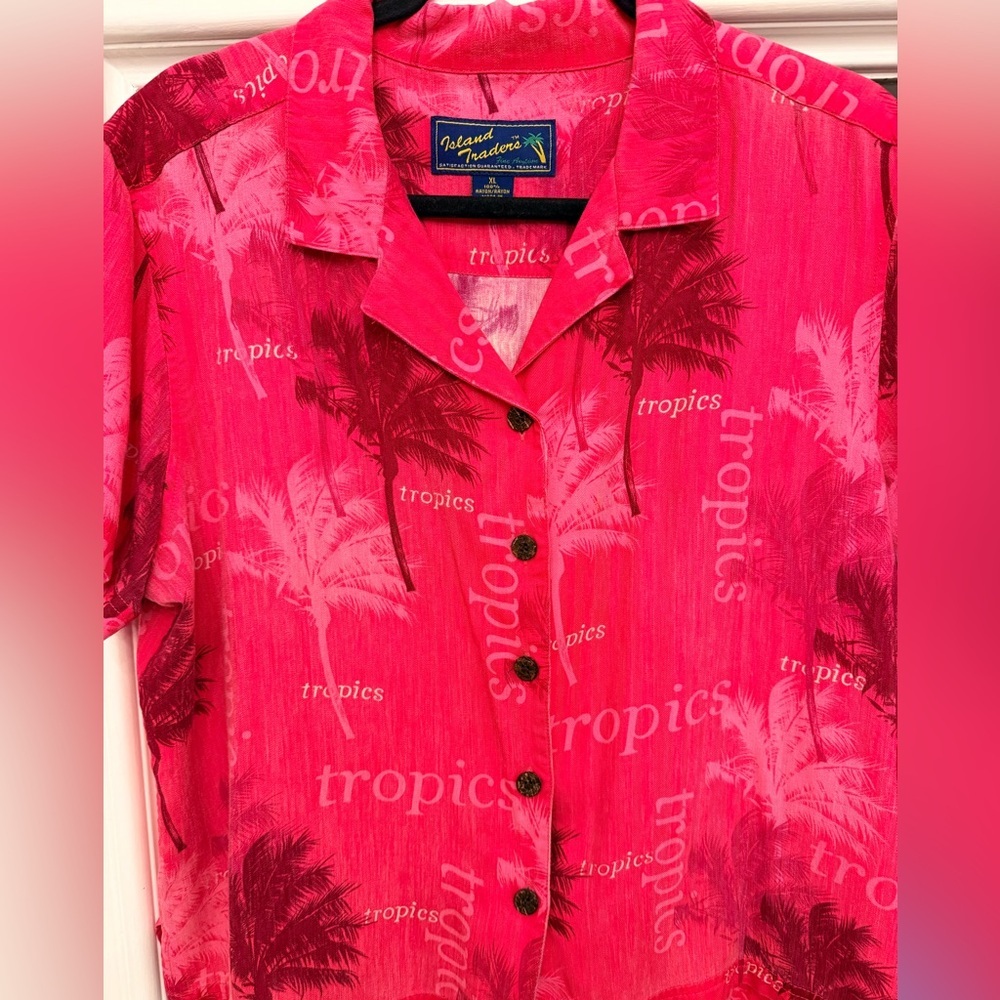 Vintage Island Traders 2 Piece Button Down Top and Capri Pants. Vacation Vibes!